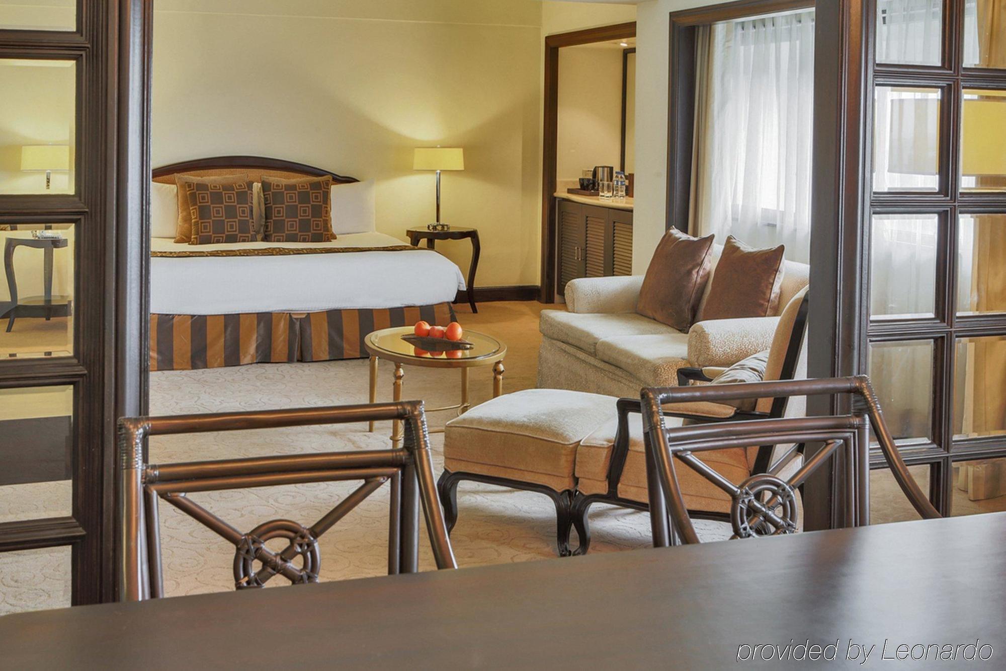 Отель Intercontinental Manila Макати Экстерьер фото