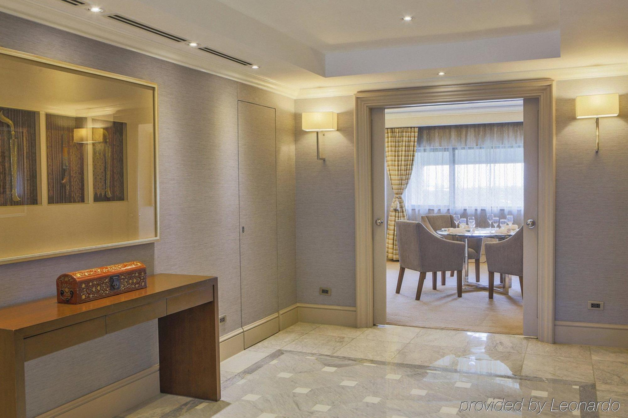 Отель Intercontinental Manila Макати Экстерьер фото