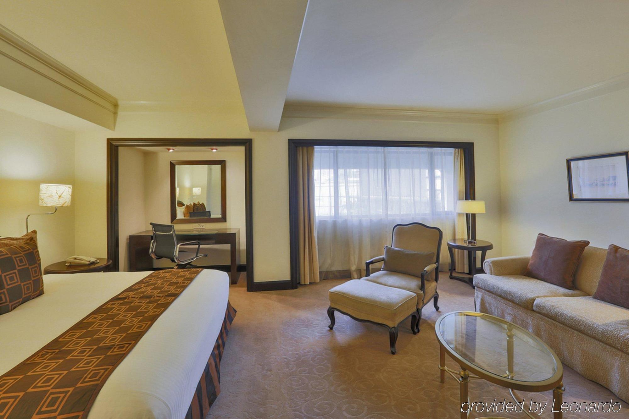 Отель Intercontinental Manila Макати Экстерьер фото