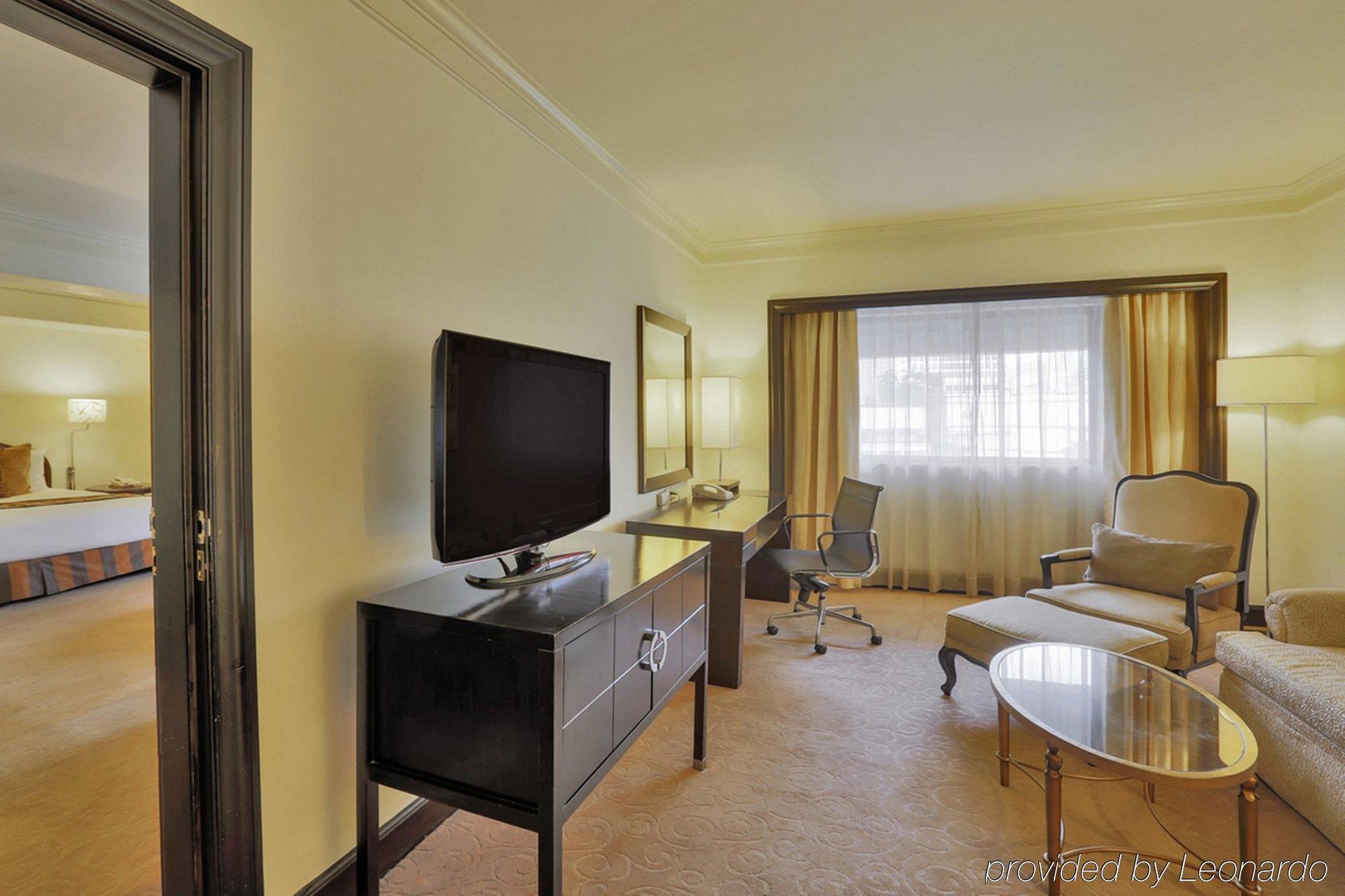 Отель Intercontinental Manila Макати Экстерьер фото