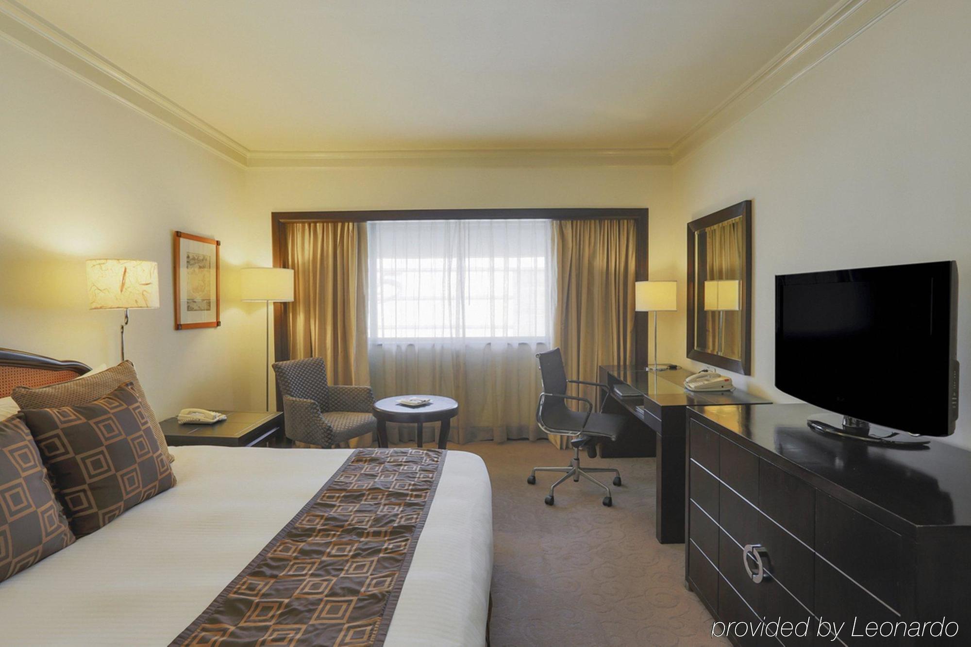 Отель Intercontinental Manila Макати Экстерьер фото