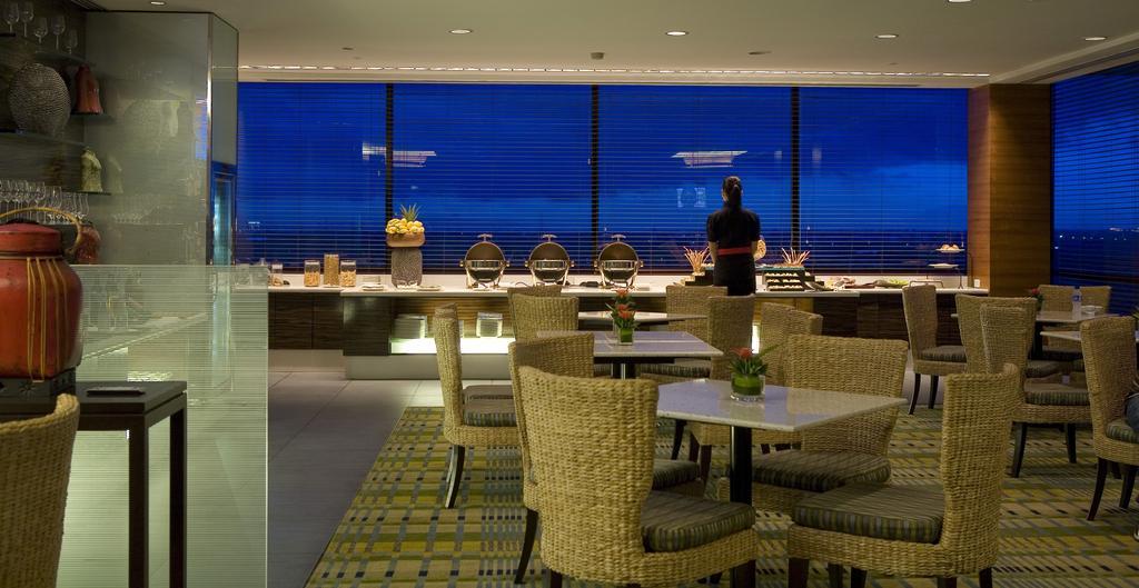 Отель Intercontinental Manila Макати Экстерьер фото